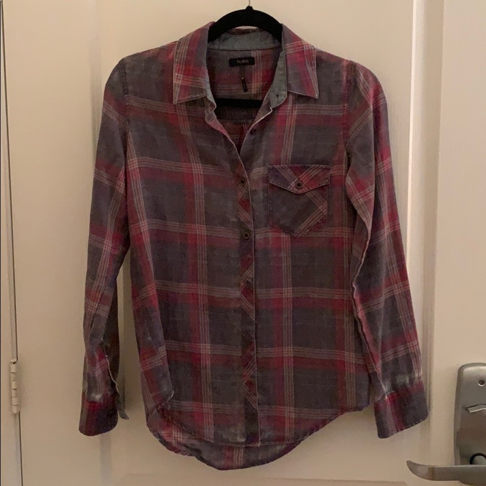 Nollie flannel size small. EUC